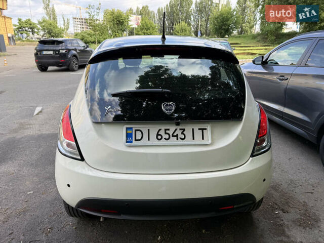 Белый Лянча Ипсилон, объемом двигателя 0.9 л и пробегом 92 тыс. км за 5450 $, фото 7 на Automoto.ua