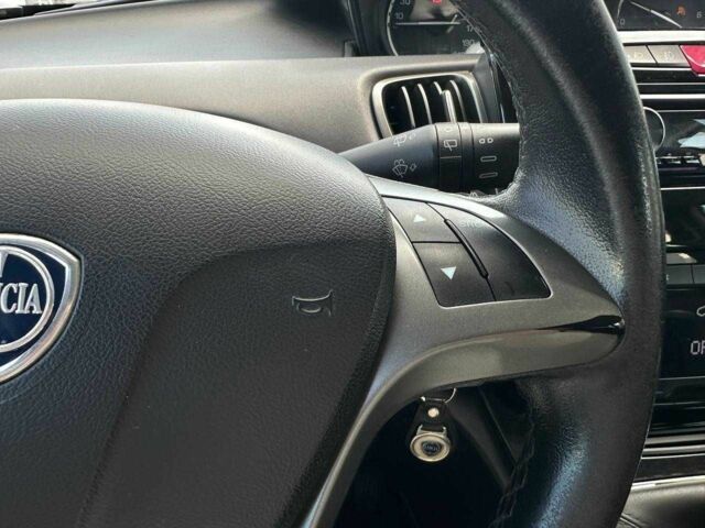 Білий Лянча Іпсілон, об'ємом двигуна 0 л та пробігом 107 тис. км за 5009 $, фото 19 на Automoto.ua