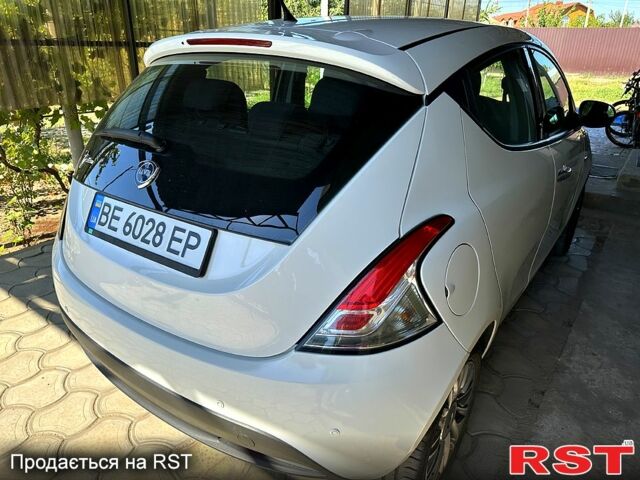 Белый Лянча Ипсилон, объемом двигателя 0.9 л и пробегом 144 тыс. км за 5200 $, фото 1 на Automoto.ua