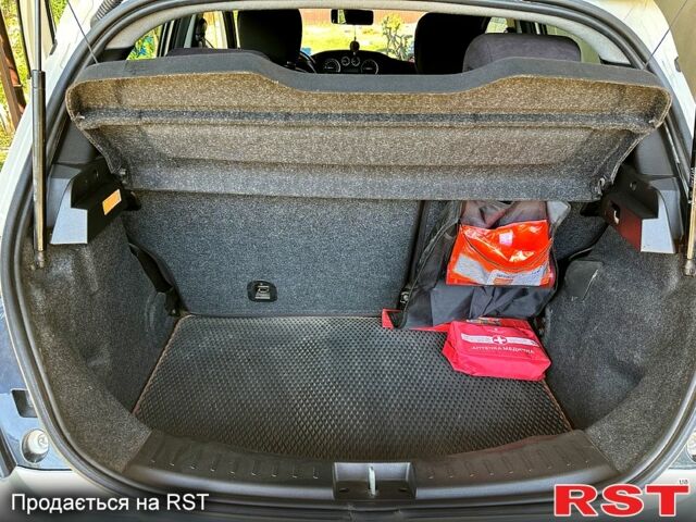 Белый Лянча Ипсилон, объемом двигателя 0.9 л и пробегом 144 тыс. км за 5200 $, фото 5 на Automoto.ua