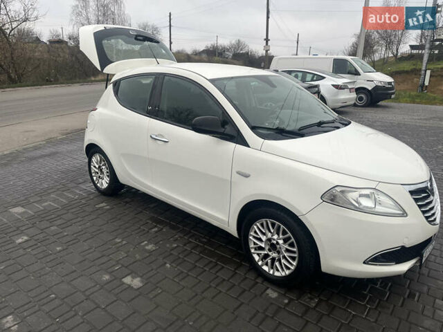 Белый Лянча Ипсилон, объемом двигателя 0.88 л и пробегом 166 тыс. км за 4500 $, фото 4 на Automoto.ua