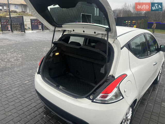 Белый Лянча Ипсилон, объемом двигателя 0.88 л и пробегом 166 тыс. км за 4500 $, фото 5 на Automoto.ua