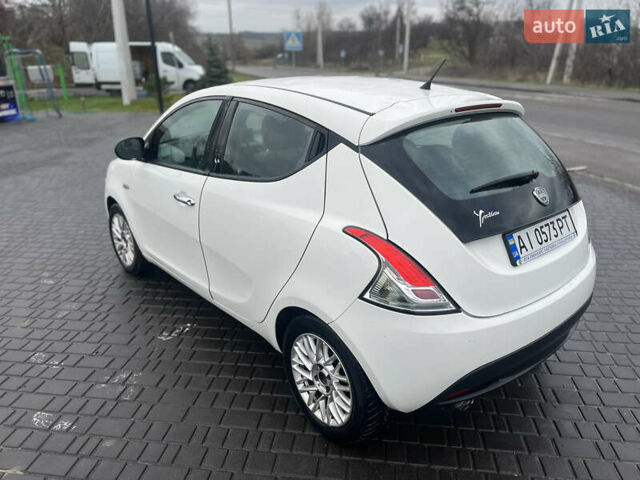 Белый Лянча Ипсилон, объемом двигателя 0.88 л и пробегом 166 тыс. км за 4500 $, фото 1 на Automoto.ua