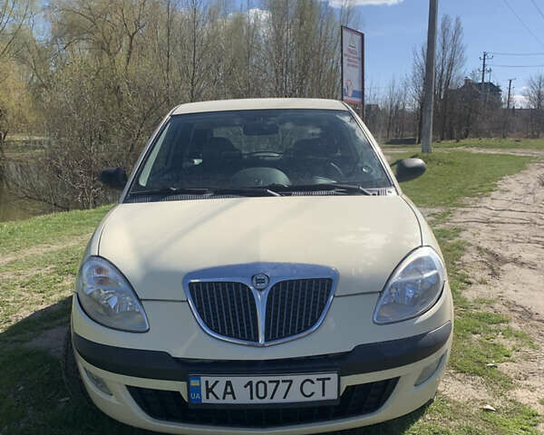 Бежевый Лянча Ипсилон, объемом двигателя 1.37 л и пробегом 133 тыс. км за 5000 $, фото 3 на Automoto.ua