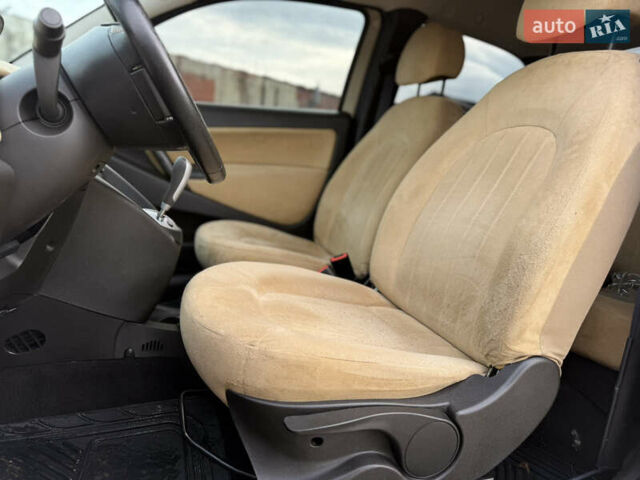 Бежевый Лянча Ипсилон, объемом двигателя 1.37 л и пробегом 75 тыс. км за 5550 $, фото 8 на Automoto.ua