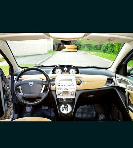 Бежевый Лянча Ипсилон, объемом двигателя 1.4 л и пробегом 220 тыс. км за 4500 $, фото 3 на Automoto.ua