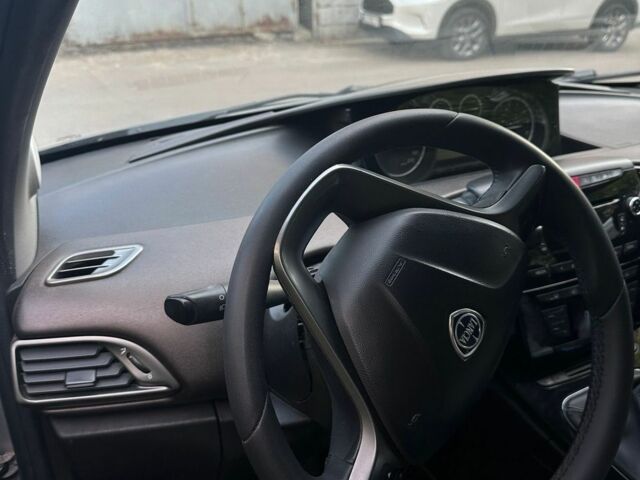 Бежевий Лянча Іпсілон, об'ємом двигуна 0.88 л та пробігом 185 тис. км за 5100 $, фото 25 на Automoto.ua
