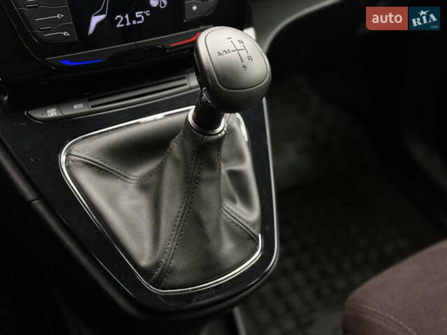 Бежевый Лянча Ипсилон, объемом двигателя 0.88 л и пробегом 79 тыс. км за 5399 $, фото 18 на Automoto.ua