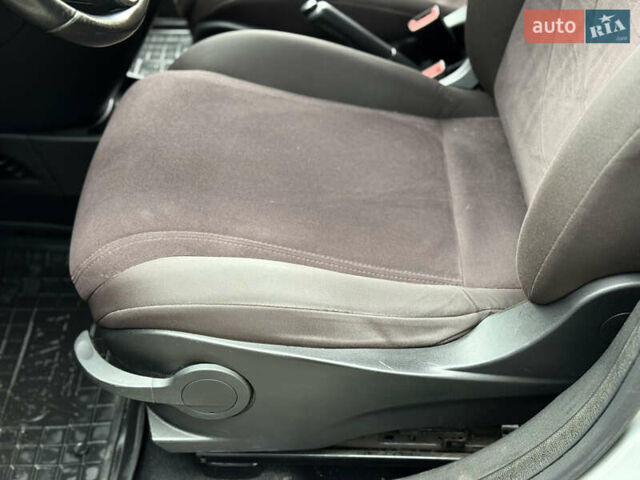 Бежевый Лянча Ипсилон, объемом двигателя 0.88 л и пробегом 79 тыс. км за 5399 $, фото 9 на Automoto.ua