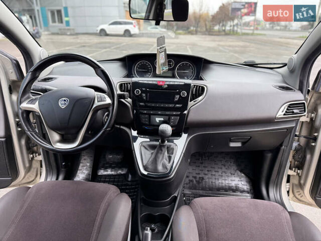 Бежевый Лянча Ипсилон, объемом двигателя 0.88 л и пробегом 79 тыс. км за 5399 $, фото 14 на Automoto.ua