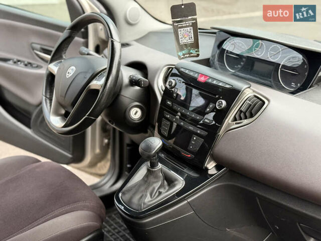 Бежевый Лянча Ипсилон, объемом двигателя 0.88 л и пробегом 79 тыс. км за 5399 $, фото 12 на Automoto.ua