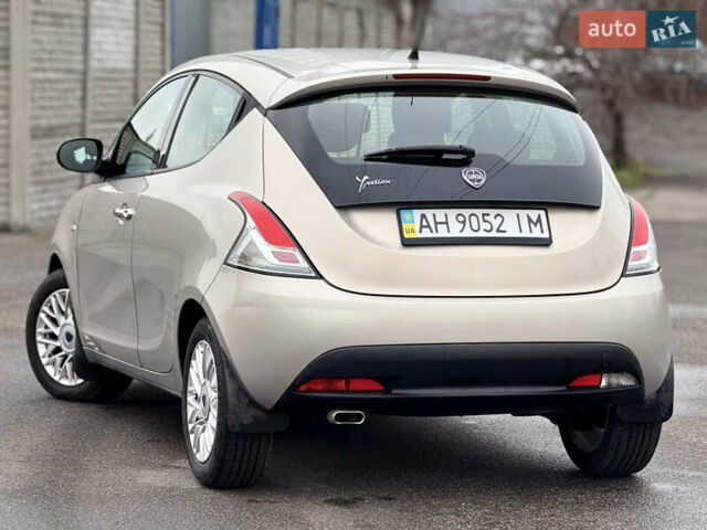 Бежевый Лянча Ипсилон, объемом двигателя 0.88 л и пробегом 79 тыс. км за 5399 $, фото 2 на Automoto.ua