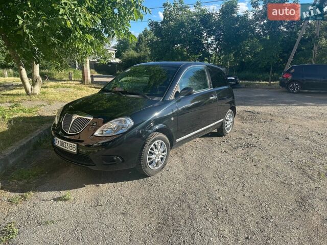 Чорний Лянча Іпсілон, об'ємом двигуна 1.37 л та пробігом 240 тис. км за 4800 $, фото 4 на Automoto.ua