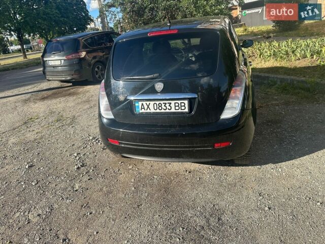 Чорний Лянча Іпсілон, об'ємом двигуна 1.37 л та пробігом 240 тис. км за 4800 $, фото 1 на Automoto.ua