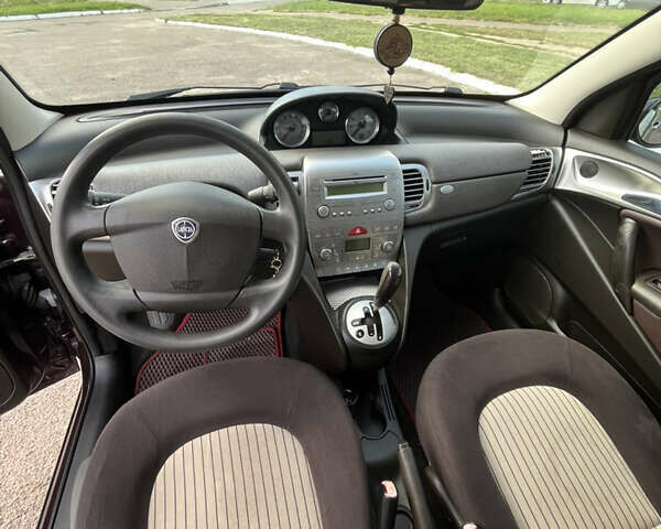 Фиолетовый Лянча Ипсилон, объемом двигателя 1.37 л и пробегом 178 тыс. км за 4900 $, фото 4 на Automoto.ua