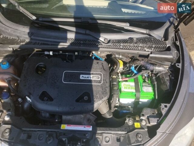 Коричневый Лянча Ипсилон, объемом двигателя 0.9 л и пробегом 250 тыс. км за 3800 $, фото 21 на Automoto.ua