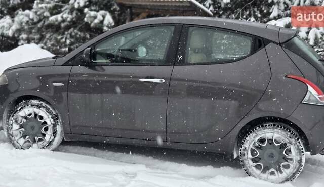 Коричневий Лянча Іпсілон, об'ємом двигуна 0.88 л та пробігом 224 тис. км за 3700 $, фото 15 на Automoto.ua