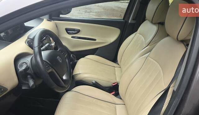 Коричневый Лянча Ипсилон, объемом двигателя 0.88 л и пробегом 224 тыс. км за 3900 $, фото 15 на Automoto.ua