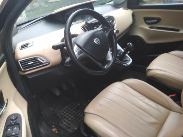 Коричневый Лянча Ипсилон, объемом двигателя 0.9 л и пробегом 220 тыс. км за 3500 $, фото 2 на Automoto.ua