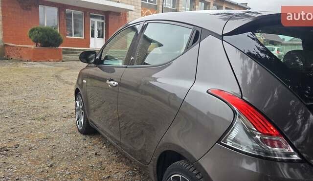 Коричневый Лянча Ипсилон, объемом двигателя 0.88 л и пробегом 224 тыс. км за 3900 $, фото 3 на Automoto.ua