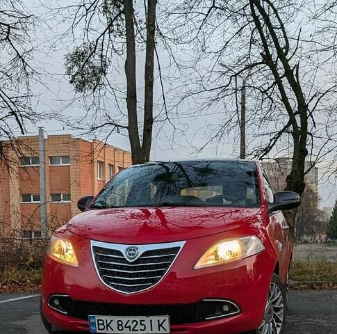 Червоний Лянча Іпсілон, об'ємом двигуна 0.88 л та пробігом 71 тис. км за 4950 $, фото 9 на Automoto.ua