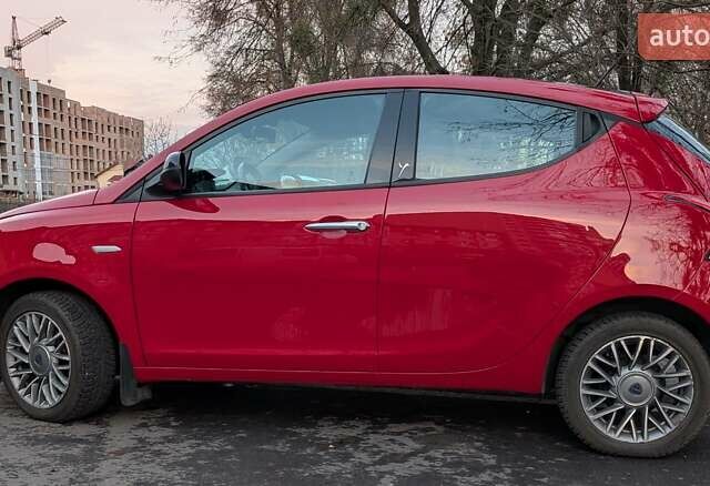 Червоний Лянча Іпсілон, об'ємом двигуна 0.88 л та пробігом 71 тис. км за 4950 $, фото 5 на Automoto.ua