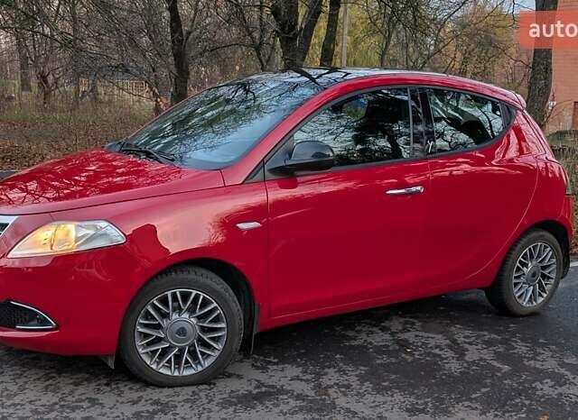 Червоний Лянча Іпсілон, об'ємом двигуна 0.88 л та пробігом 71 тис. км за 4950 $, фото 4 на Automoto.ua