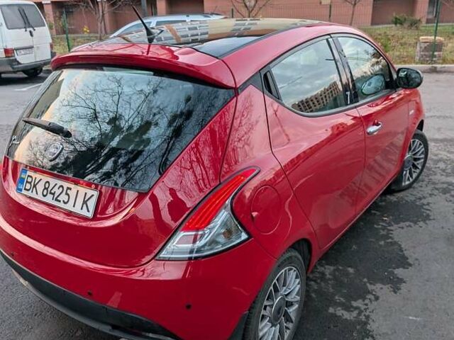 Червоний Лянча Іпсілон, об'ємом двигуна 0.88 л та пробігом 71 тис. км за 4950 $, фото 6 на Automoto.ua