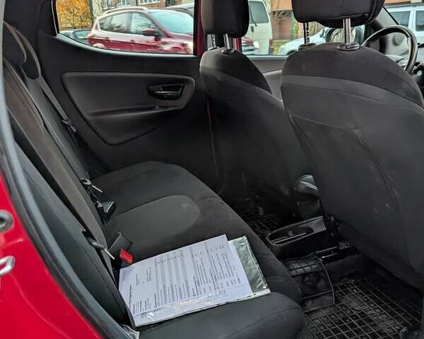 Червоний Лянча Іпсілон, об'ємом двигуна 0.88 л та пробігом 71 тис. км за 4950 $, фото 13 на Automoto.ua