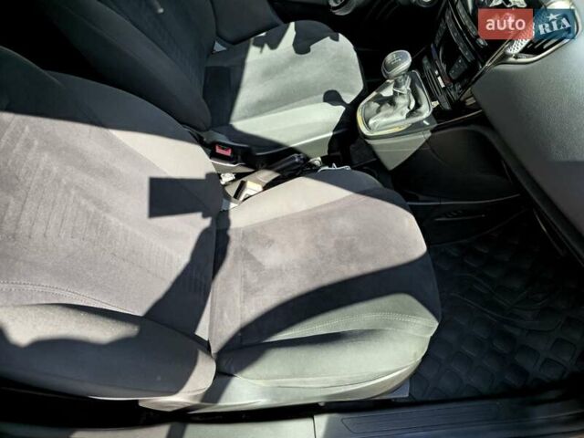 Красный Лянча Ипсилон, объемом двигателя 0.88 л и пробегом 89 тыс. км за 4444 $, фото 10 на Automoto.ua