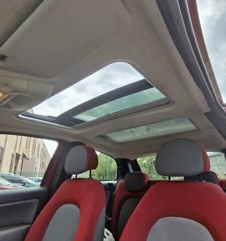 Красный Лянча Ипсилон, объемом двигателя 1.37 л и пробегом 137 тыс. км за 3400 $, фото 6 на Automoto.ua