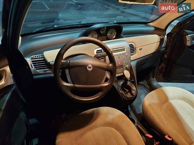 Лянча Іпсілон, об'ємом двигуна 1.4 л та пробігом 203 тис. км за 3300 $, фото 8 на Automoto.ua