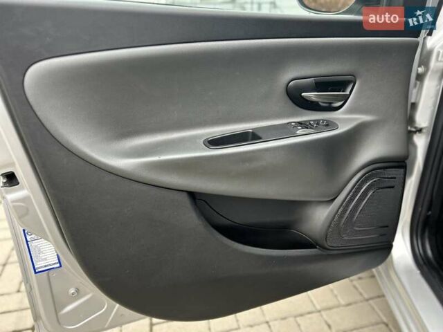 Серый Лянча Ипсилон, объемом двигателя 1.2 л и пробегом 55 тыс. км за 6500 $, фото 13 на Automoto.ua