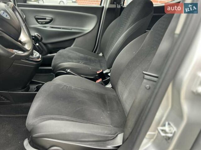 Серый Лянча Ипсилон, объемом двигателя 1.2 л и пробегом 55 тыс. км за 6500 $, фото 11 на Automoto.ua