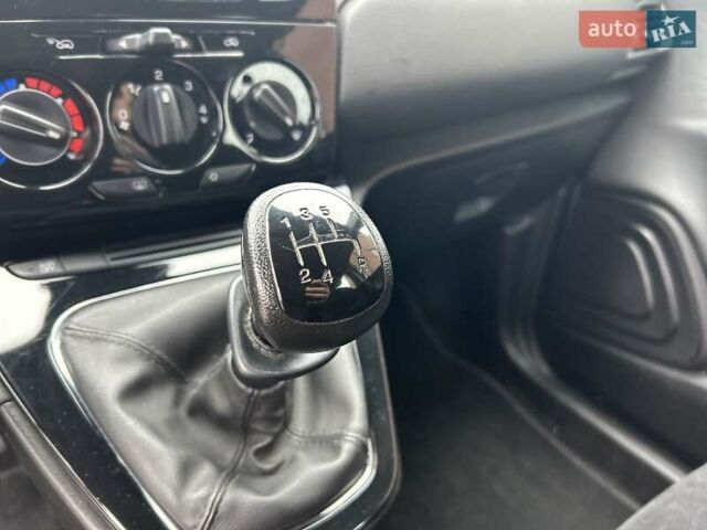 Серый Лянча Ипсилон, объемом двигателя 1.2 л и пробегом 55 тыс. км за 6500 $, фото 18 на Automoto.ua