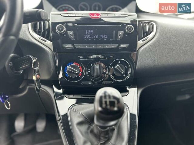 Серый Лянча Ипсилон, объемом двигателя 1.2 л и пробегом 55 тыс. км за 6500 $, фото 17 на Automoto.ua