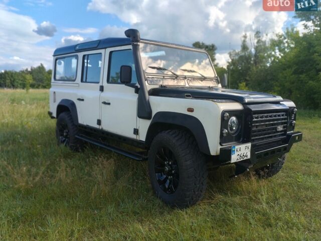 Білий Ленд Ровер Дефендер, об'ємом двигуна 2.5 л та пробігом 238 тис. км за 28000 $, фото 5 на Automoto.ua