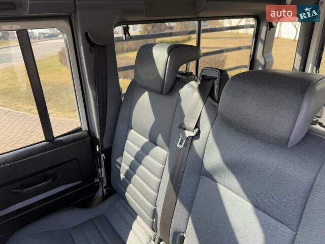 Белый Ленд Ровер Дефендер, объемом двигателя 2.4 л и пробегом 90 тыс. км за 23999 $, фото 41 на Automoto.ua