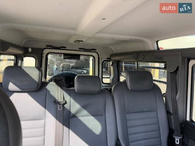 Білий Ленд Ровер Дефендер, об'ємом двигуна 2.4 л та пробігом 90 тис. км за 22333 $, фото 59 на Automoto.ua