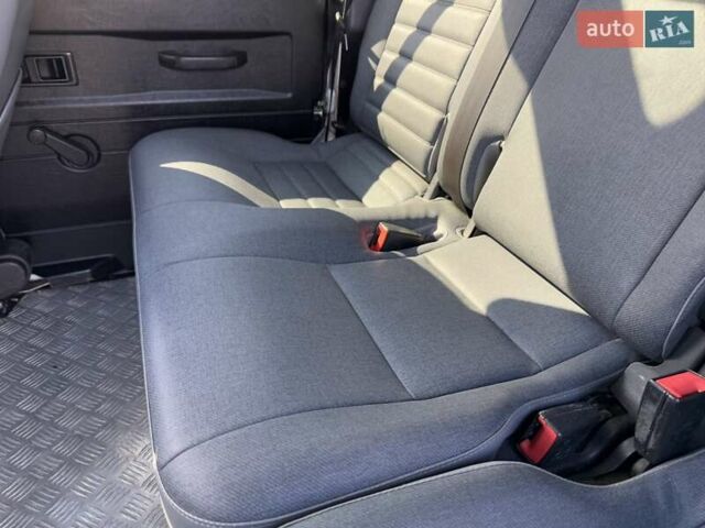 Білий Ленд Ровер Дефендер, об'ємом двигуна 2.4 л та пробігом 90 тис. км за 22333 $, фото 38 на Automoto.ua