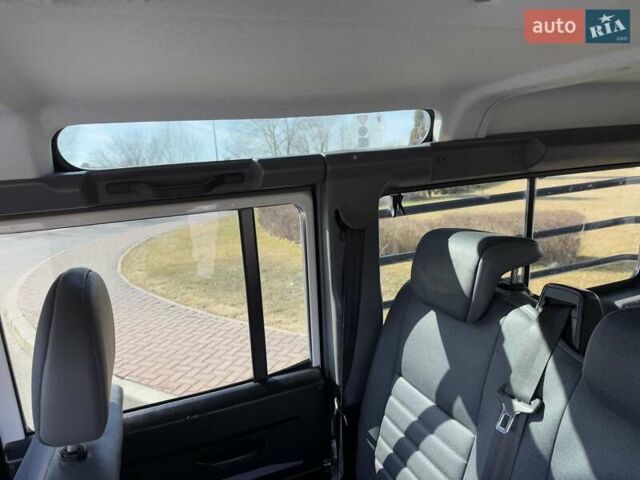 Белый Ленд Ровер Дефендер, объемом двигателя 2.4 л и пробегом 90 тыс. км за 23999 $, фото 44 на Automoto.ua