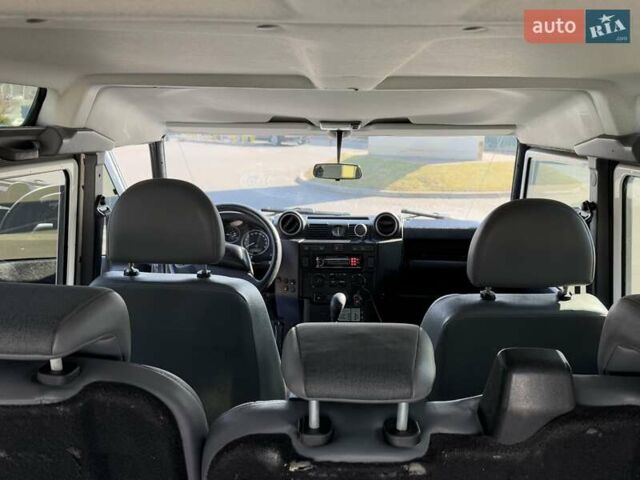 Білий Ленд Ровер Дефендер, об'ємом двигуна 2.4 л та пробігом 90 тис. км за 22333 $, фото 58 на Automoto.ua