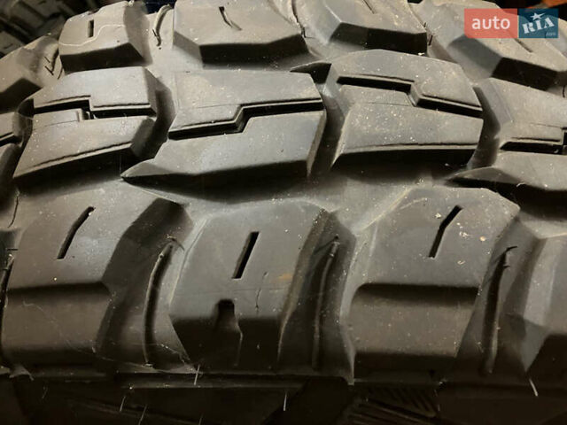 Белый Ленд Ровер Дефендер, объемом двигателя 2.4 л и пробегом 65 тыс. км за 34500 $, фото 3 на Automoto.ua