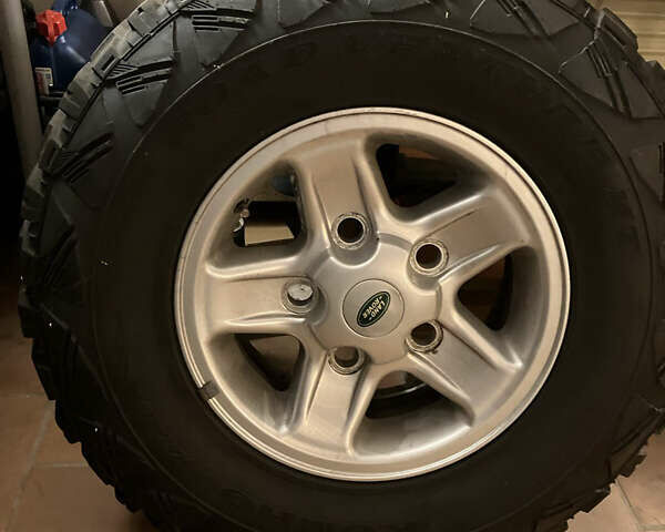 Белый Ленд Ровер Дефендер, объемом двигателя 2.4 л и пробегом 65 тыс. км за 34500 $, фото 1 на Automoto.ua