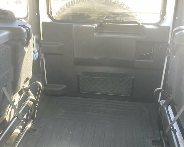 Белый Ленд Ровер Дефендер, объемом двигателя 2.4 л и пробегом 65 тыс. км за 34500 $, фото 21 на Automoto.ua