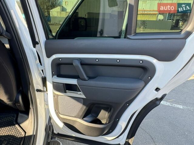 Белый Ленд Ровер Дефендер, объемом двигателя 2 л и пробегом 23 тыс. км за 59999 $, фото 22 на Automoto.ua