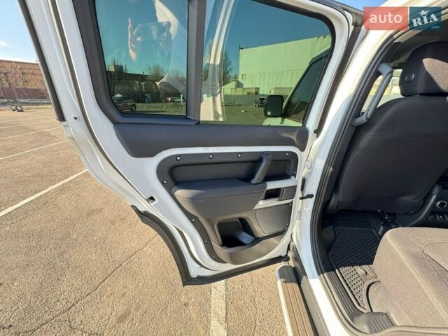 Белый Ленд Ровер Дефендер, объемом двигателя 2 л и пробегом 23 тыс. км за 59999 $, фото 19 на Automoto.ua