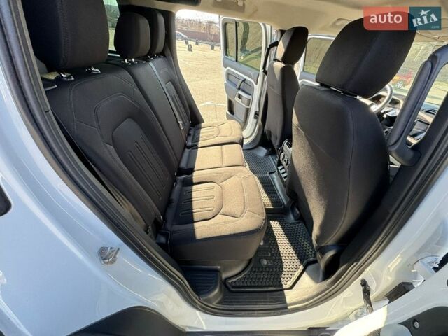 Белый Ленд Ровер Дефендер, объемом двигателя 2 л и пробегом 23 тыс. км за 59999 $, фото 20 на Automoto.ua