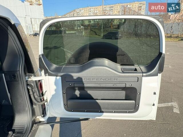 Белый Ленд Ровер Дефендер, объемом двигателя 2 л и пробегом 23 тыс. км за 59999 $, фото 13 на Automoto.ua