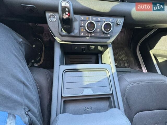 Белый Ленд Ровер Дефендер, объемом двигателя 2 л и пробегом 23 тыс. км за 59999 $, фото 30 на Automoto.ua